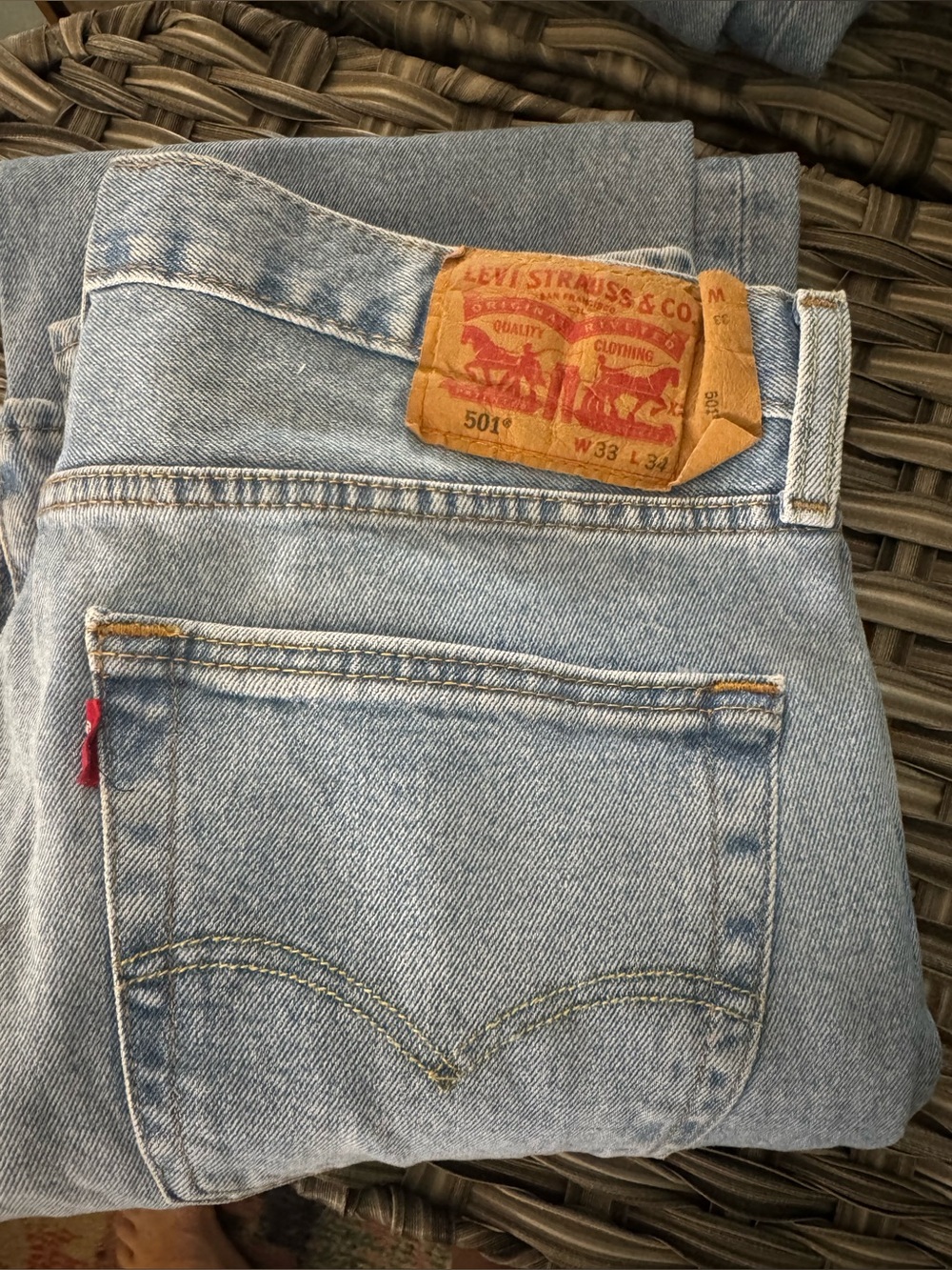 Levi's 501 Light Wash Blue Straight Leg Men's Jeans 33 x 34 EUC perfect